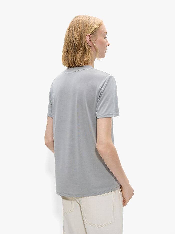 V-Yaka Basic T-shirt