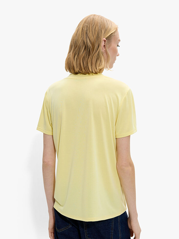 V-Yaka Basic T-shirt