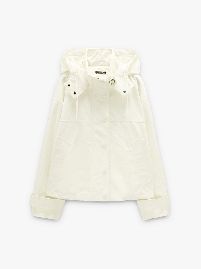 Kapüşonlu ve Yüksek Yakalı Ceket