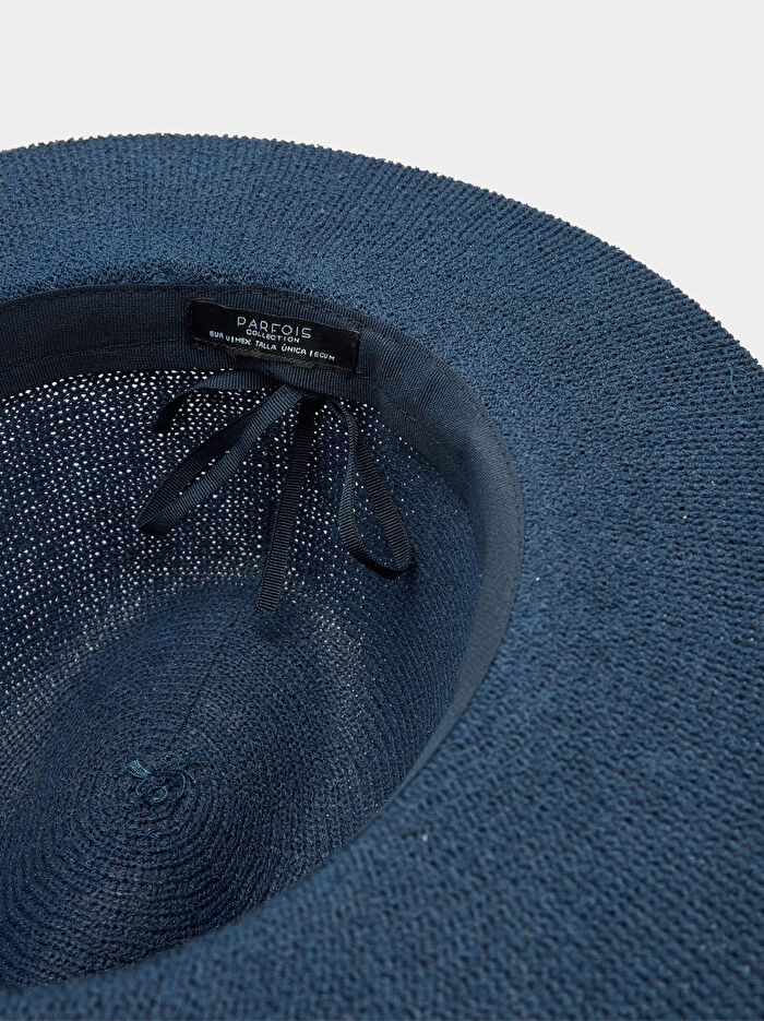 Deri Efektli Kayışlı Örme Şapka