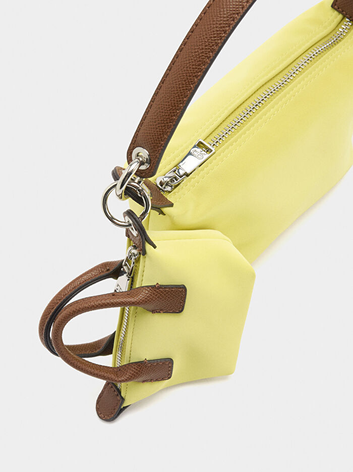 Yumuşak Dokulu Charm'lı Omuz Çantası