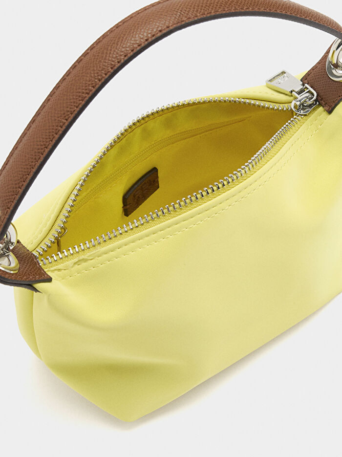 Yumuşak Dokulu Charm'lı Omuz Çantası