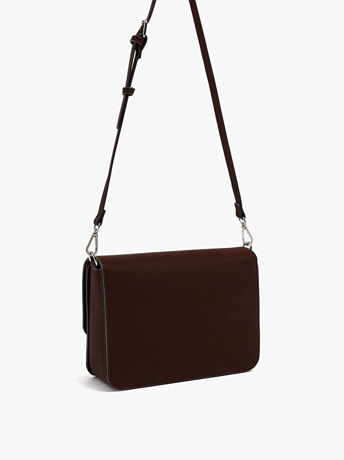 Kapaklı ve Yumuşak Dokulu Çapraz Çanta