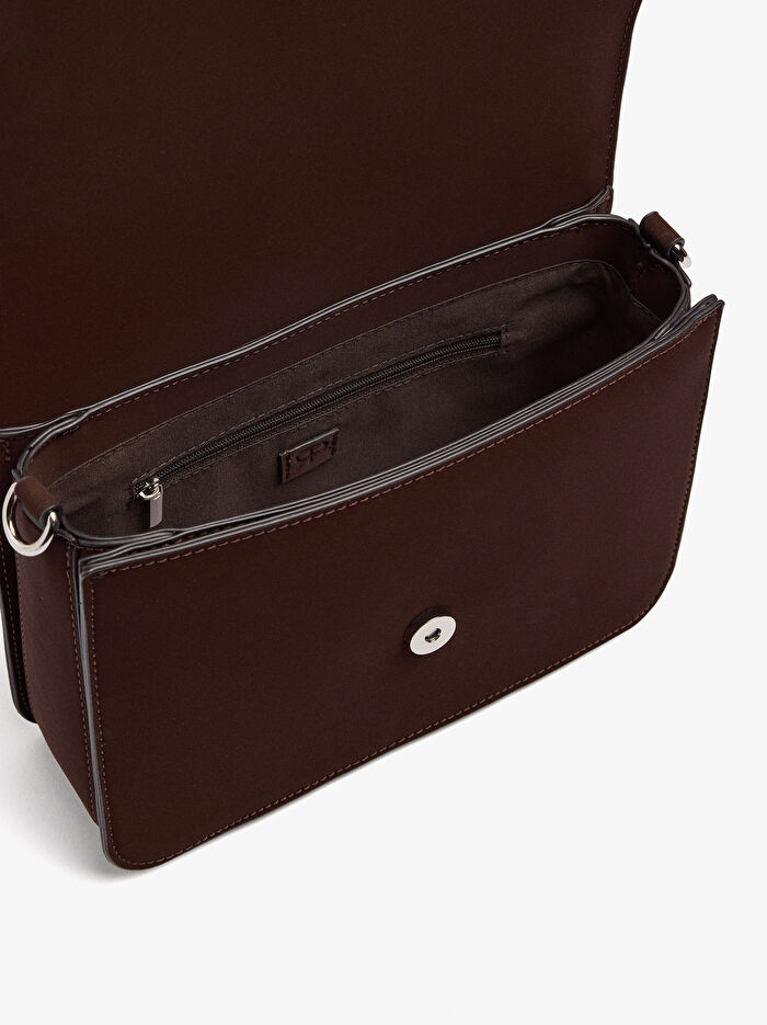 Kapaklı ve Yumuşak Dokulu Çapraz Çanta