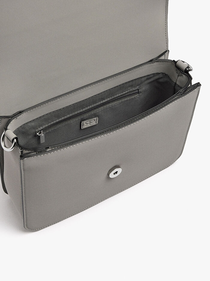 Kapaklı ve Yumuşak Dokulu Çapraz Çanta