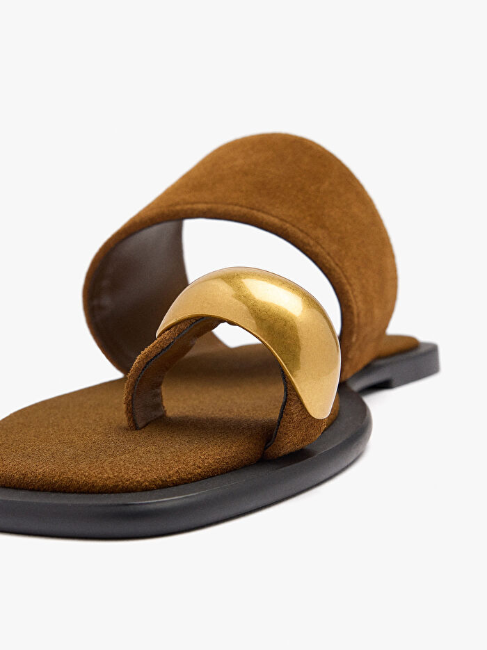 Metalik Detaylı Deri Sandalet