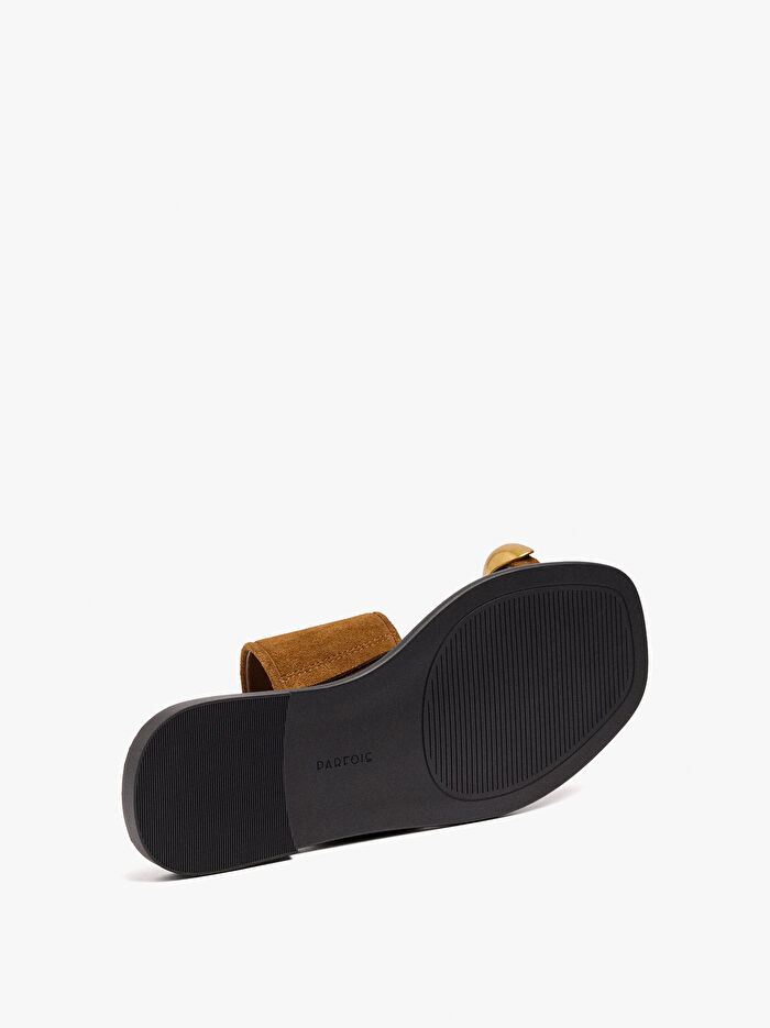 Metalik Detaylı Deri Sandalet