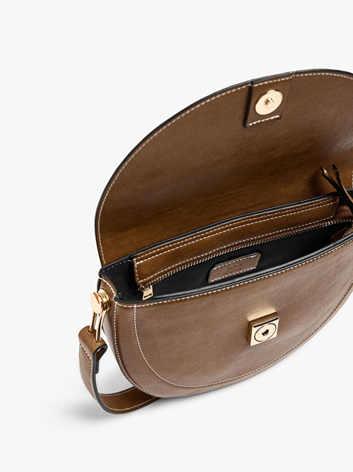 Kapaklı Oval Çapraz Çanta