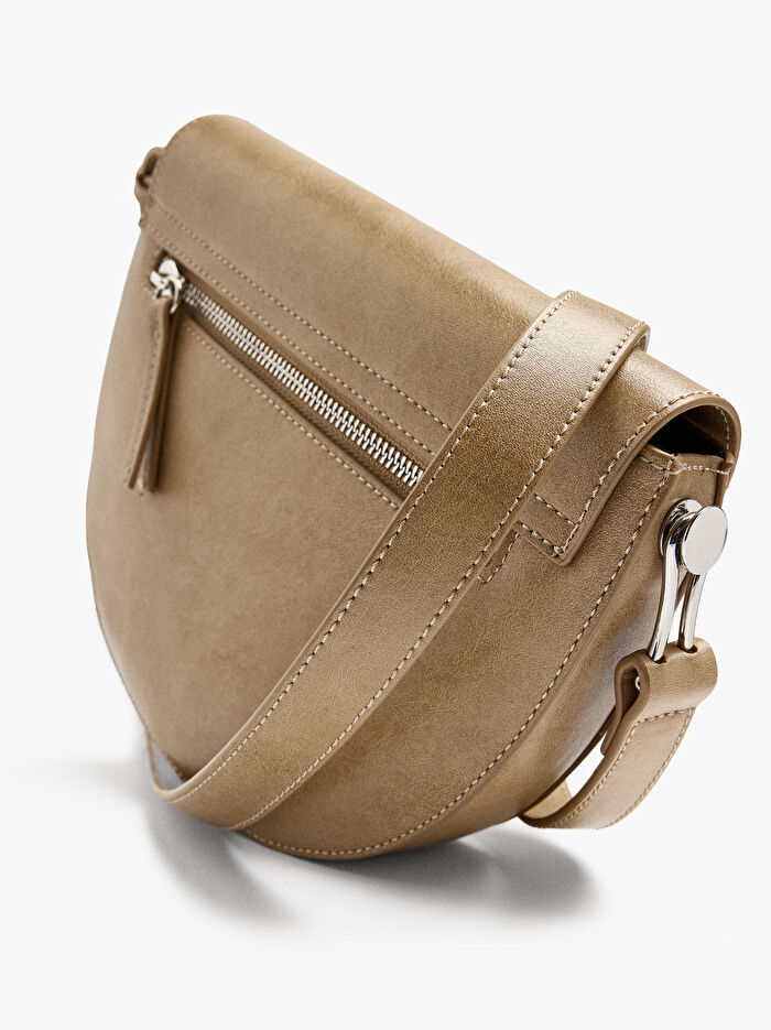 Kapaklı Oval Çapraz Çanta