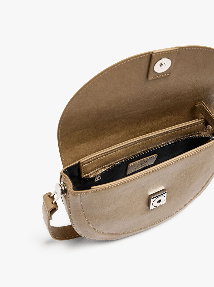 Kapaklı Oval Çapraz Çanta