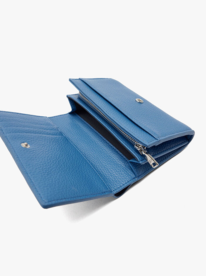 Dokulu ve Kapaklı Cüzdan