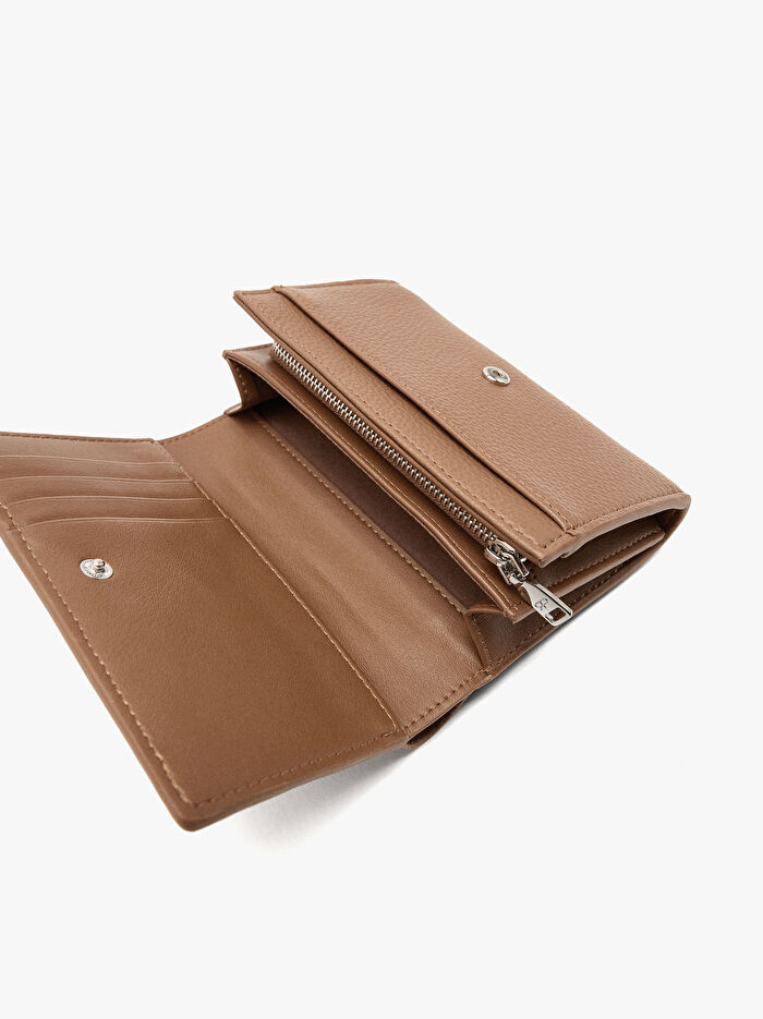 Dokulu ve Kapaklı Cüzdan