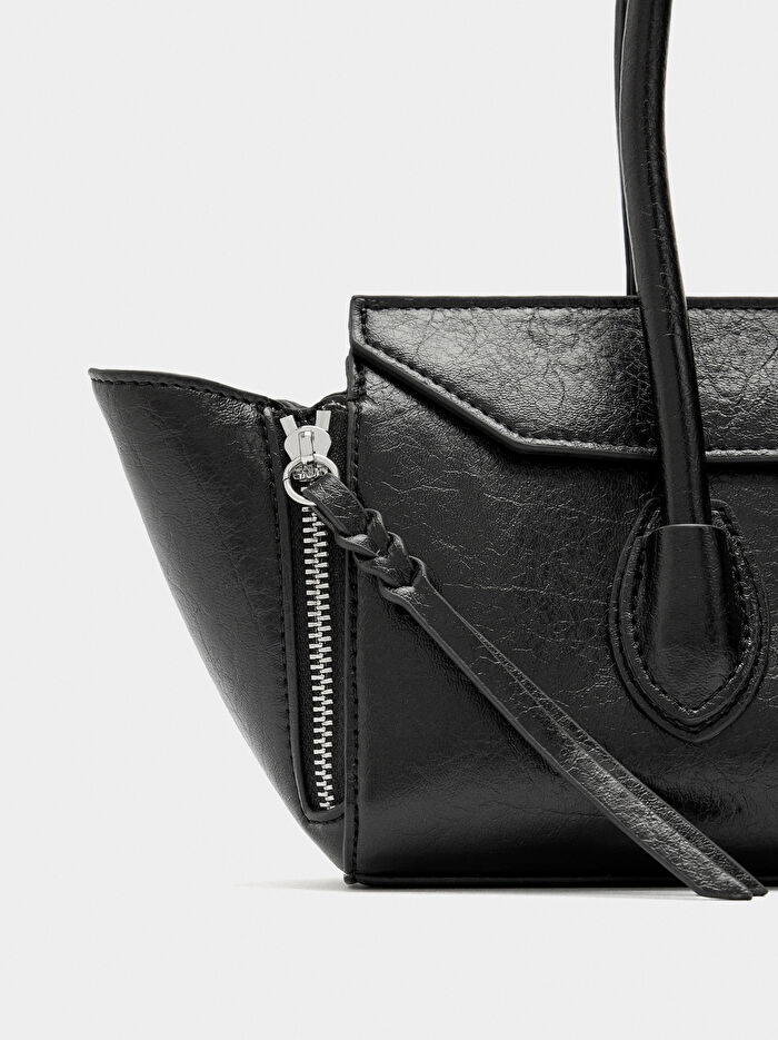 Kapaklı Deri Görünümlü Omuz Çantası