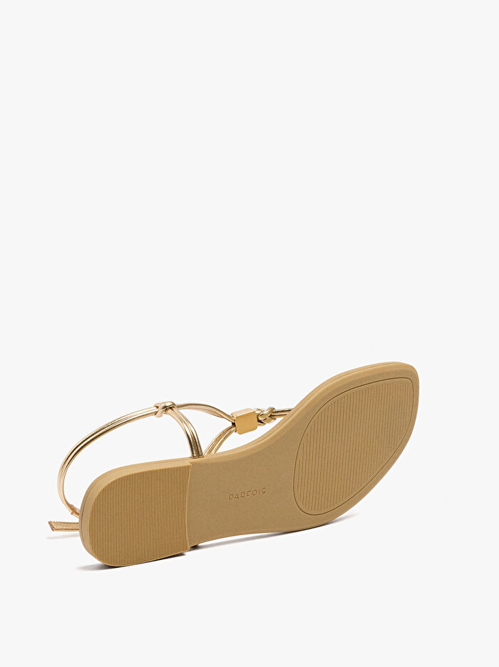 Kayışlı Düz Parmak Arası Sandalet