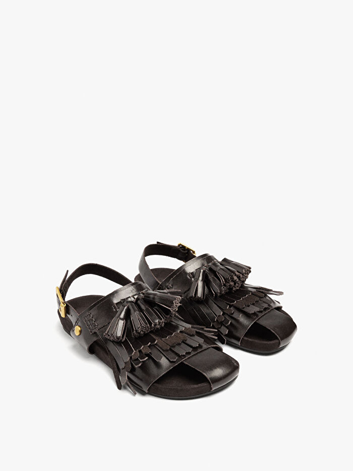 Püsküllü Düz Deri Sandalet