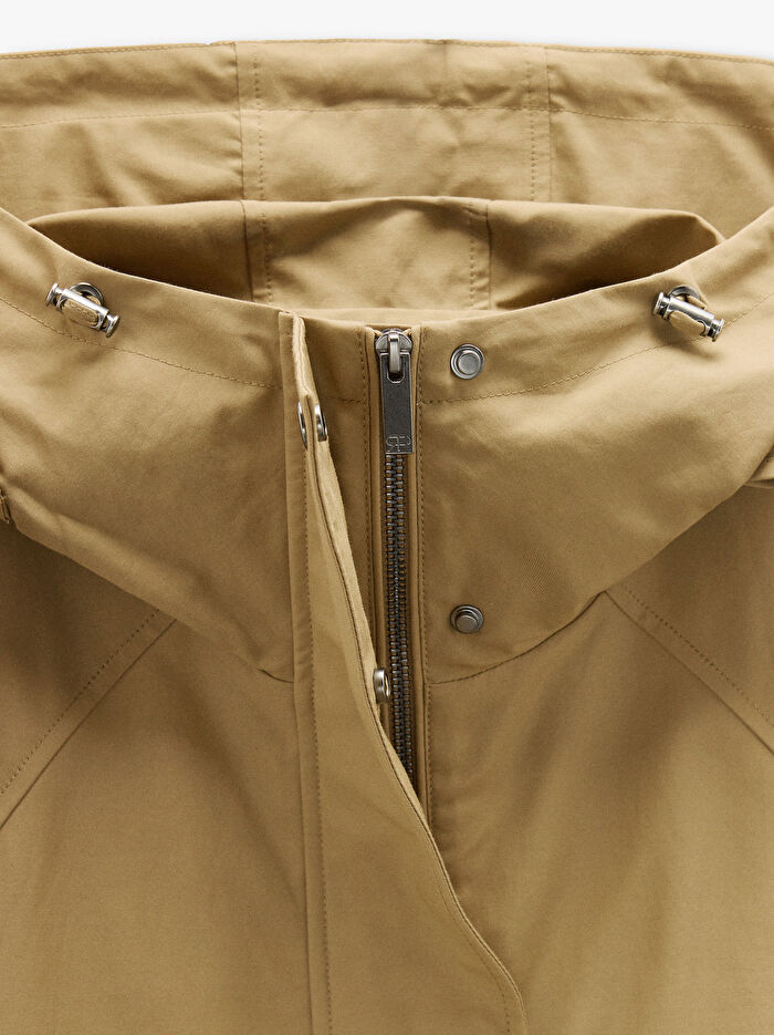 Kapüşonlu Su Geçirmez Ceket