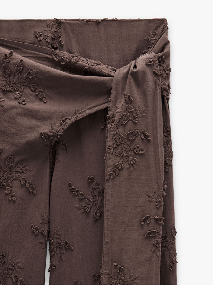 %100 Pamuklu Nakışlı Pantolon