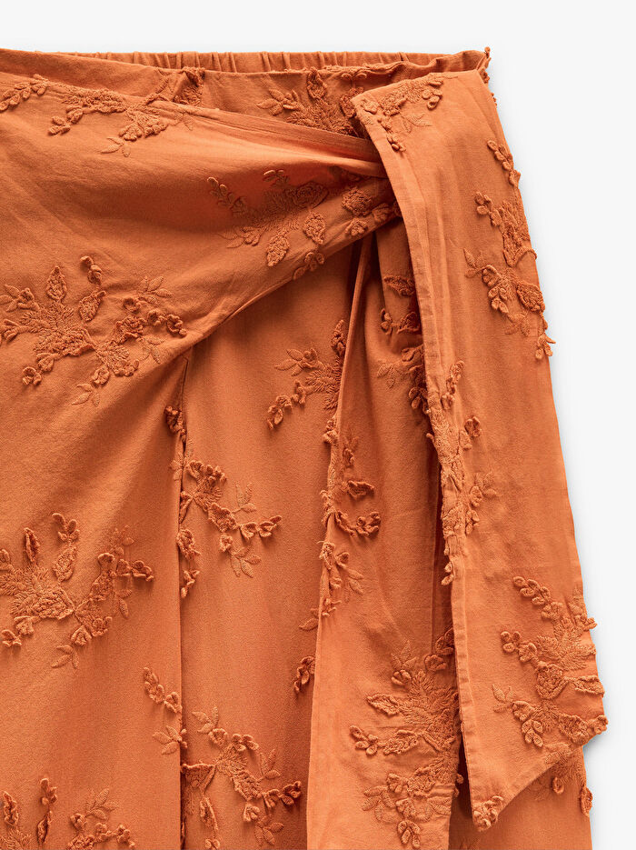 %100 Pamuklu Nakışlı Pantolon