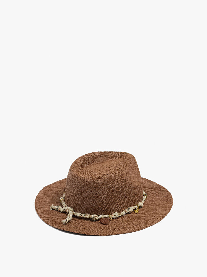 Kordonlu ve Süslemeli Hasır Efektli Şapka