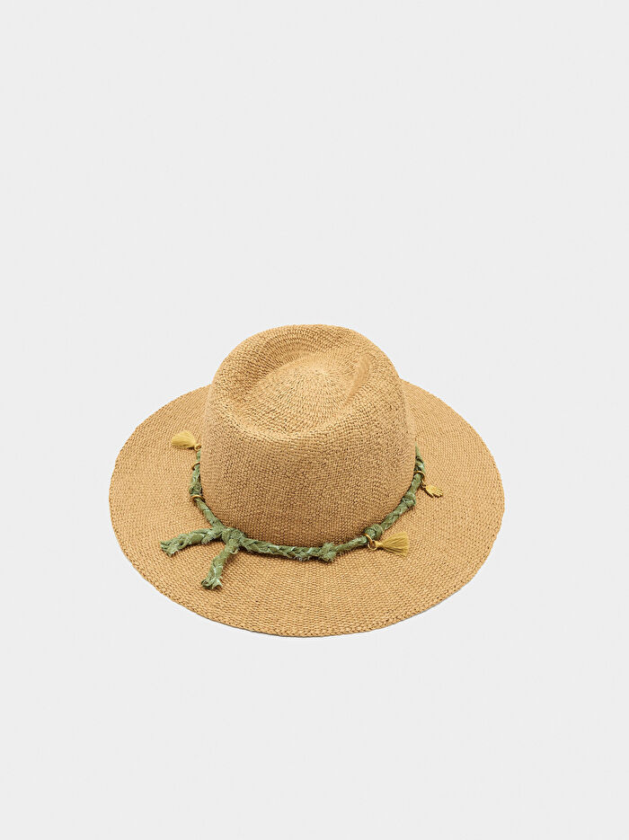 Kordonlu ve Süslemeli Hasır Efektli Şapka