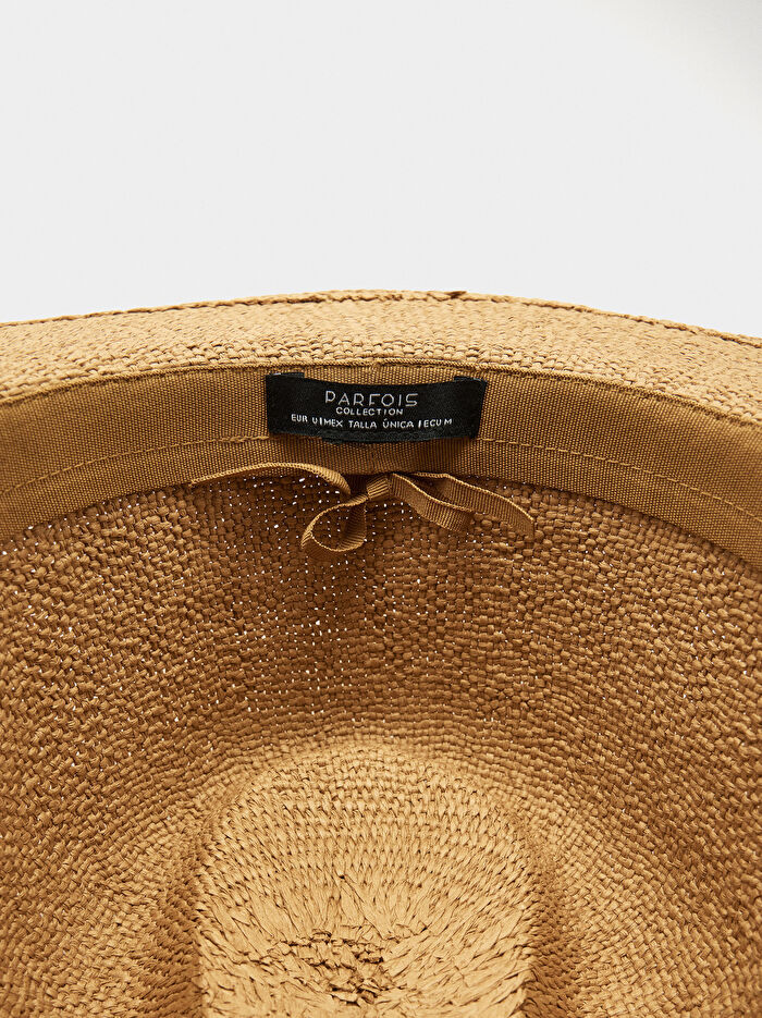 Kordonlu ve Süslemeli Hasır Efektli Şapka