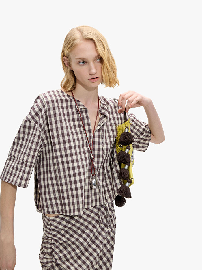 Kareli ve Fiyonklu Bluz