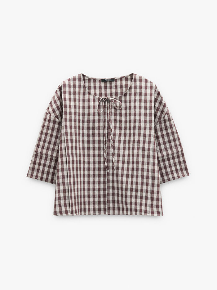 Kareli ve Fiyonklu Bluz