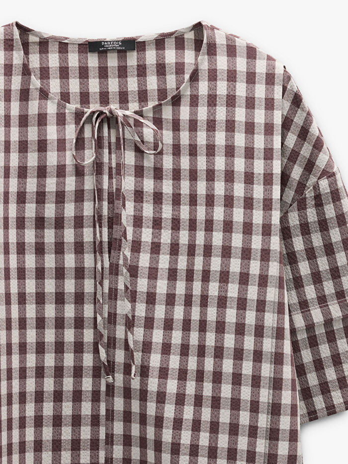 Kareli ve Fiyonklu Bluz