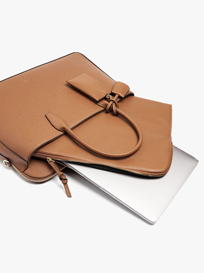 Çıkarılabilir Kılıflı 15” Laptop Çantası