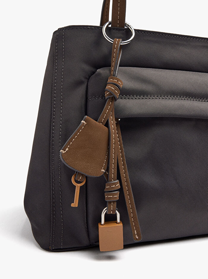 Aksesuarlı Teknik Kumaş Tote Çanta