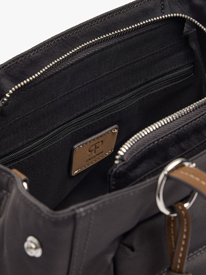 Aksesuarlı Teknik Kumaş Tote Çanta