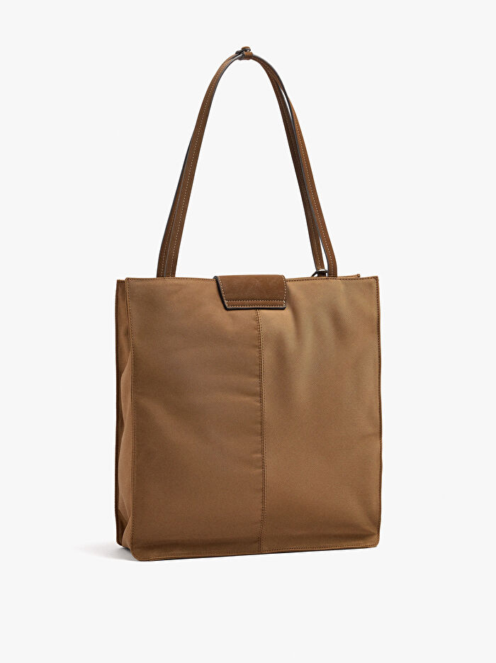 Teknik Kumaş Charm'lı 15 İnç Laptop Çantası