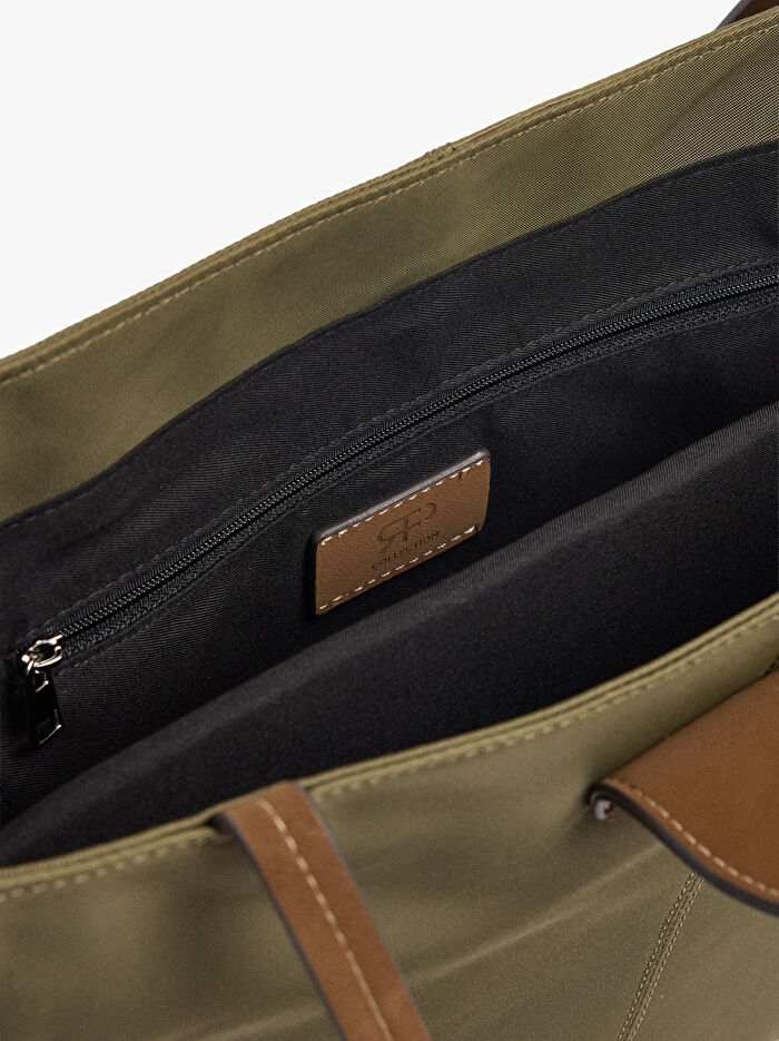 Teknik Kumaş Charm'lı 15 İnç Laptop Çantası