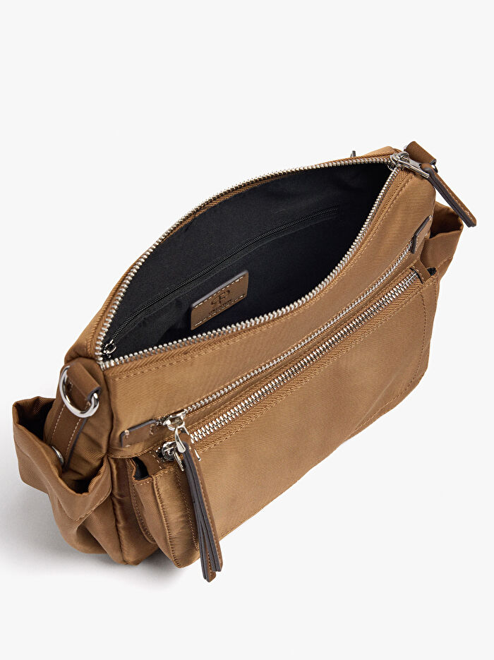 Dış Cepli Teknik Kumaş Çapraz Askılı Çanta