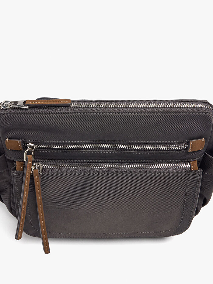 Dış Cepli Teknik Kumaş Çapraz Askılı Çanta