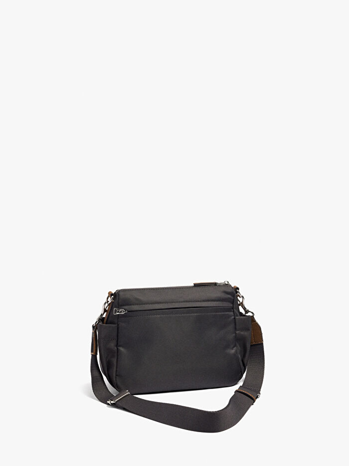 Dış Cepli Teknik Kumaş Çapraz Askılı Çanta