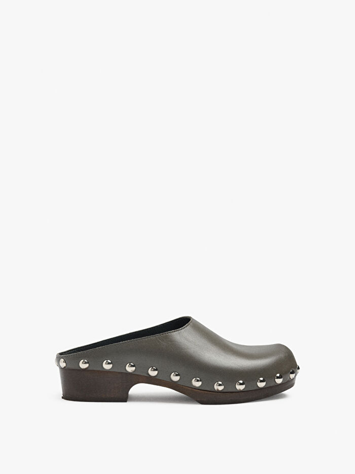 Zımba Detaylı Deri Sandalet