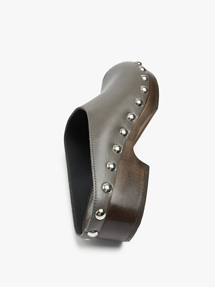 Zımba Detaylı Deri Sandalet