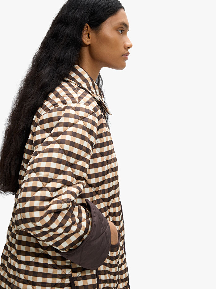 Kareli Yaka ve Manşetli Kapitone Ceket