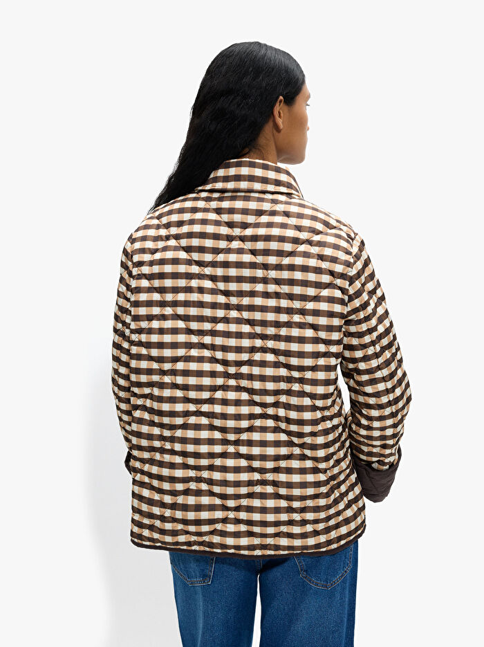 Kareli Yaka ve Manşetli Kapitone Ceket