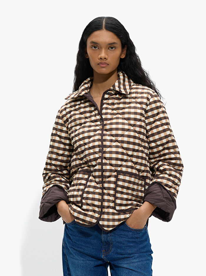 Kareli Yaka ve Manşetli Kapitone Ceket