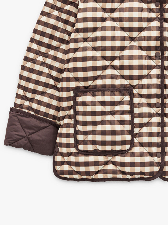 Kareli Yaka ve Manşetli Kapitone Ceket