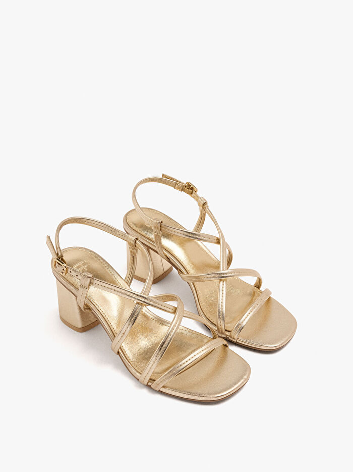 Çapraz Kayışlı Topuklu Sandalet