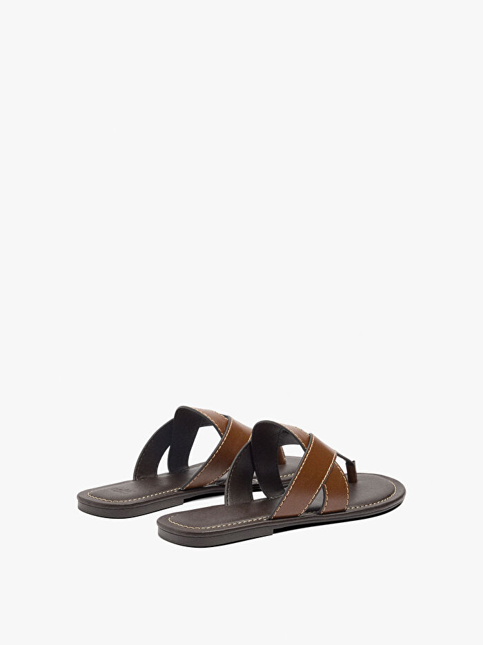 Çapraz Kayışlı Düz Sandalet