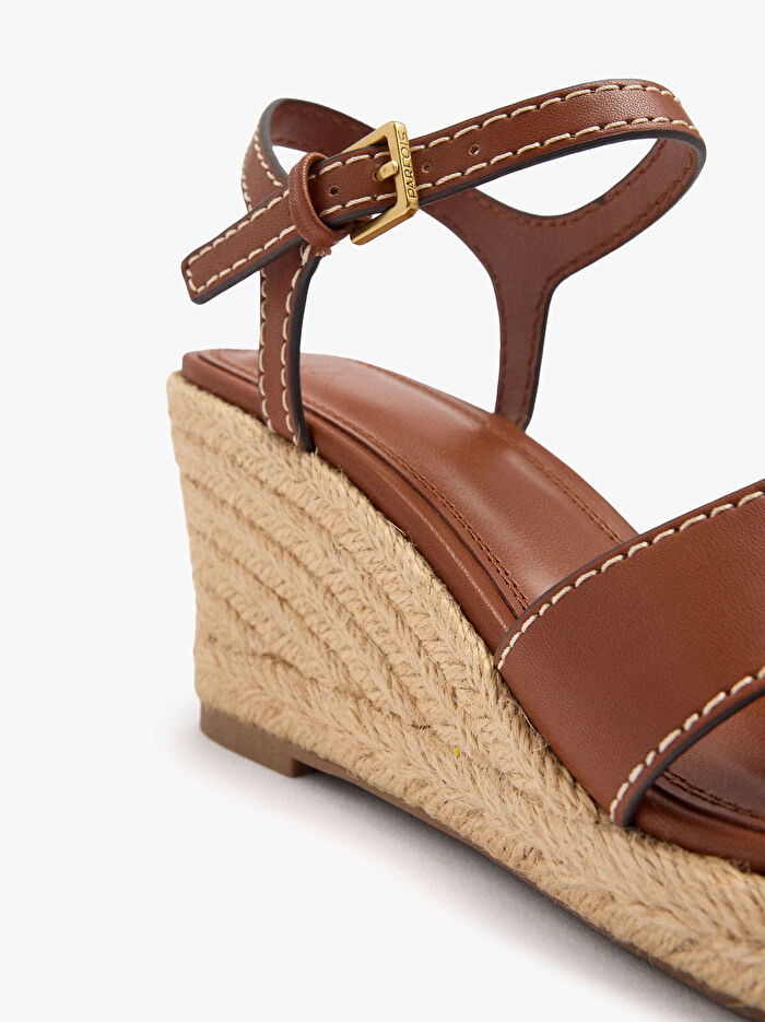 Toka ve Kayışlı Topuklu Sandalet