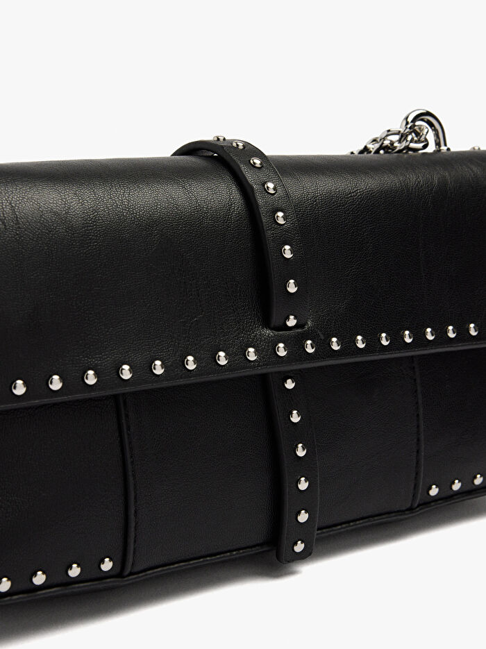 Kapaklı ve Zımbalı Omuz Çantası