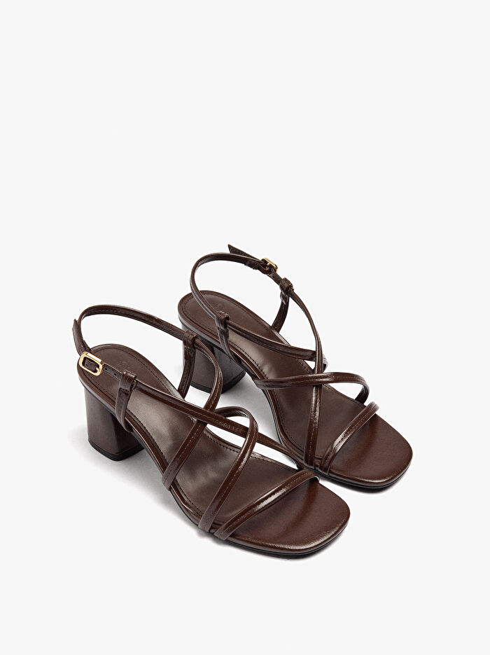 Çapraz Kayışlı Topuklu Sandalet
