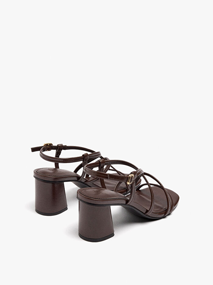 Çapraz Kayışlı Topuklu Sandalet