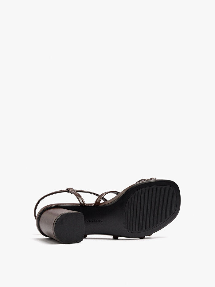 Çapraz Kayışlı Topuklu Sandalet