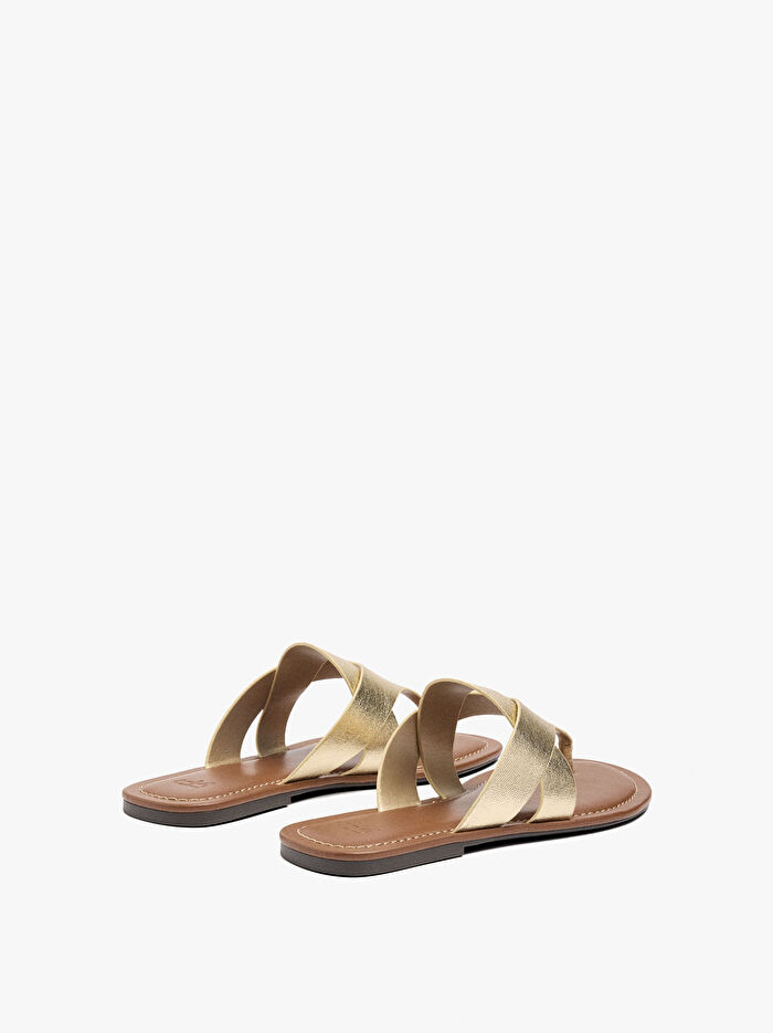 Çapraz Kayışlı Düz Sandalet